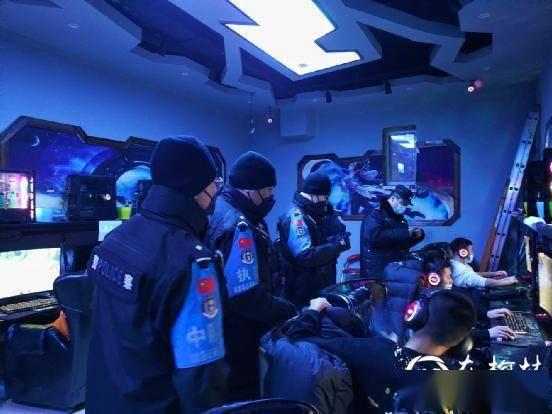 娱乐声 公安 开灯,公安守护，夜间开灯照亮平安之路